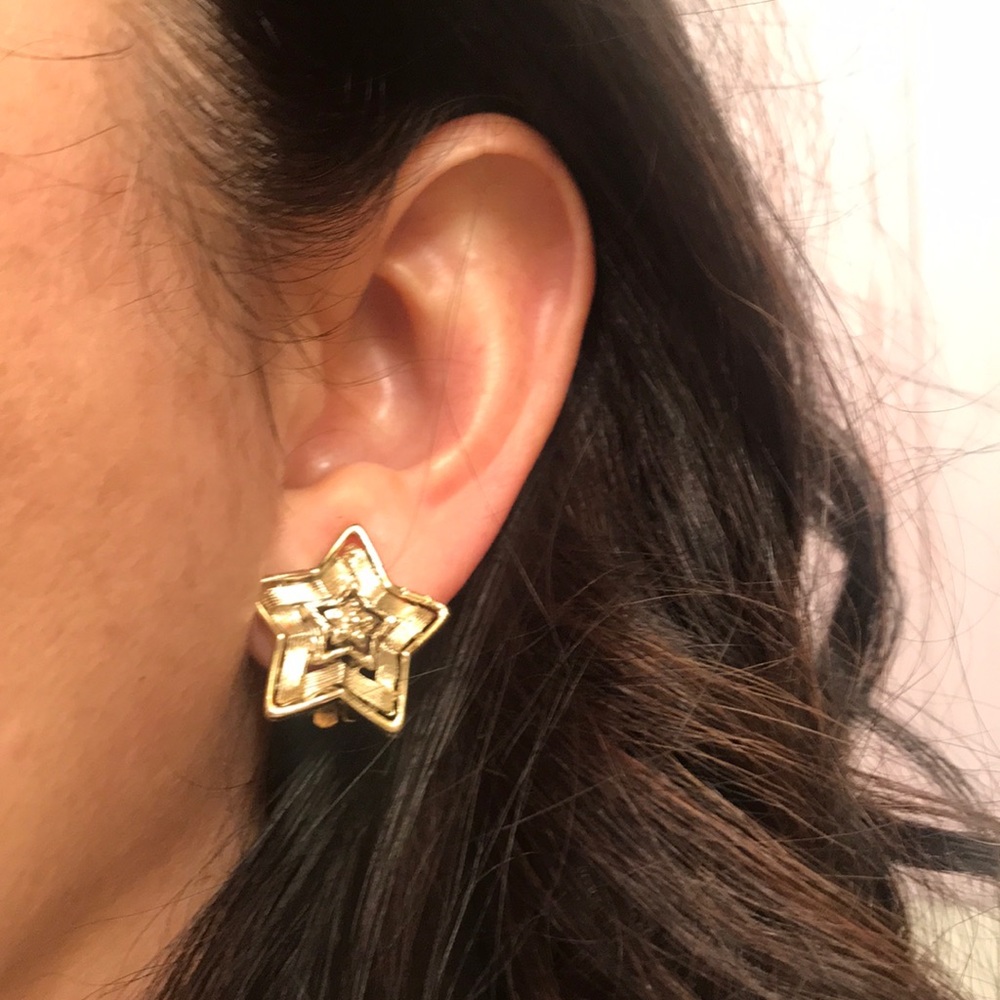 1960s Vintage Gold color earrings - Picture 6 of 6